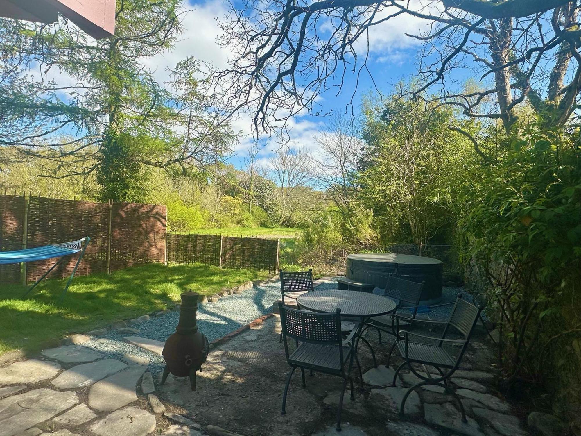 Tiny Romantic Retreat With Hot Tub On A Country Estate Near Cardigan Bay In Eryri Snowdonia Llanbedr  Exteriör bild